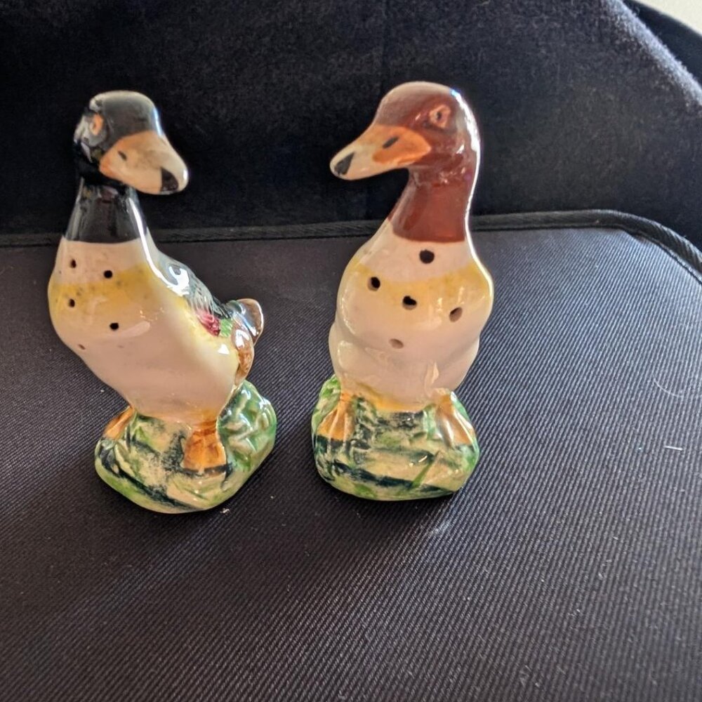 Ceramic duck salt and pepper shakers, hand-painted, made in Japan